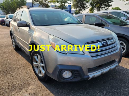 Used 2014 Subaru Outback 2.5i Limited w/ Moonroof Package AWD/4WD image 2