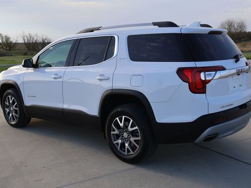 Used 2023 GMC Acadia SLT AWD/4WD image 10