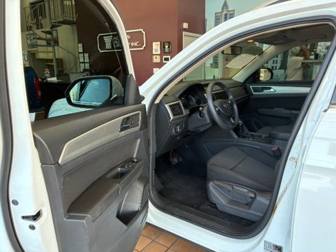 Used 2018 Volkswagen Atlas Launch Edition FWD image 12