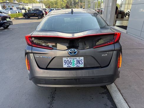 Used 2022 Toyota Prius Prime XLE FWD image 4