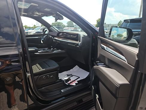 Used 2026 Cadillac Escalade Platinum Sport w/ LPO, ONYX Package AWD/4WD image 9