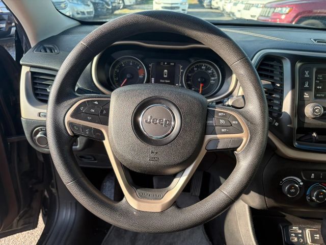 Used 2016 Jeep Cherokee Sport FWD image 14
