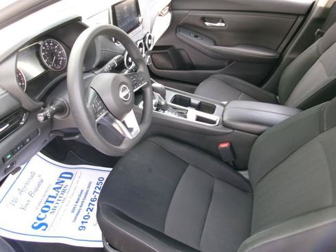 Used 2025 Nissan Sentra SV FWD image 13