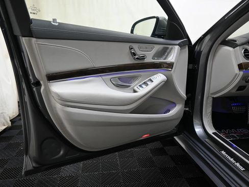 Used 2015 Mercedes-Benz S 550 Sedan image 19