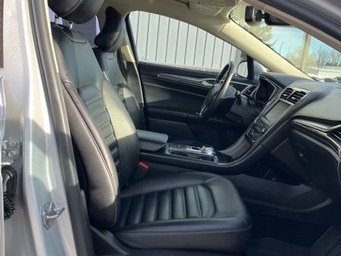 Used 2019 Ford Fusion SEL image 28