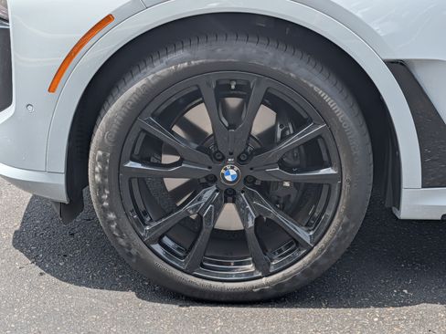 Used 2024 BMW X7 xDrive40i w/ Executive Package AWD/4WD image 15