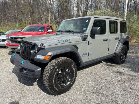 Used 2023 Jeep Wrangler Unlimited w/ Sun & Screen Package image 4