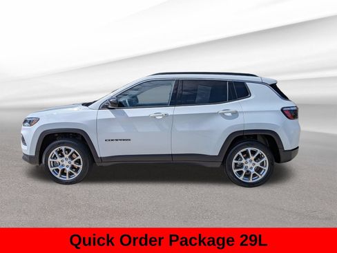 Used 2024 Jeep Compass Latitude AWD/4WD image 11