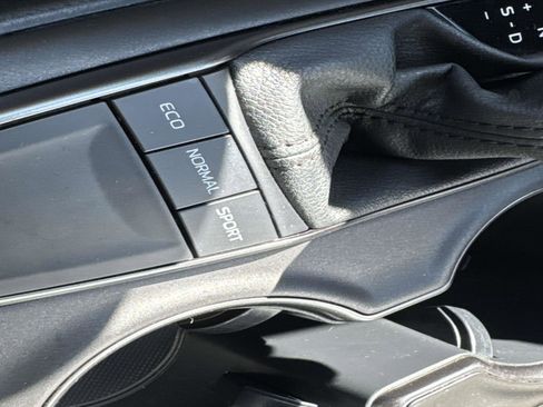 Used 2022 Toyota Camry SE w/ Carpet Mat Package (TMS) image 30