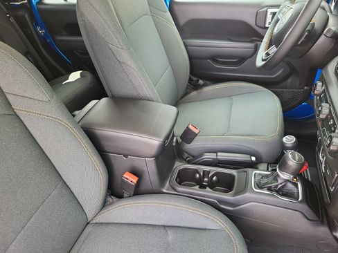 Used 2024 Jeep Gladiator Sport image 14