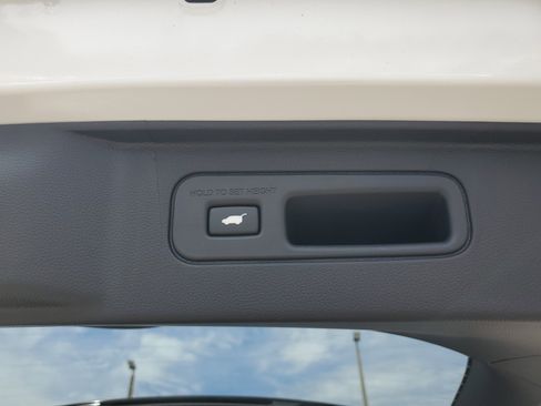 New 2025 Honda Pilot Touring image 6