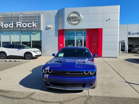 Used 2019 Dodge Challenger SXT image 2