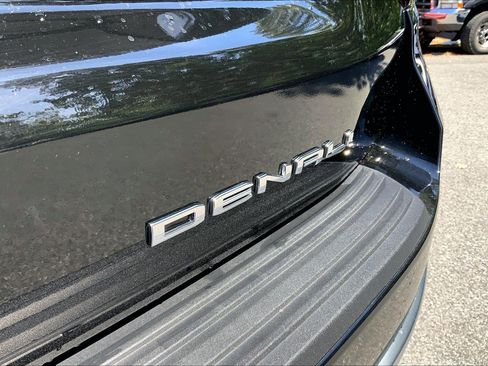 Used 2021 GMC Yukon Denali w/ Denali Premium Package AWD/4WD image 16