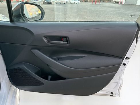 Used 2025 Toyota Corolla LE image 29