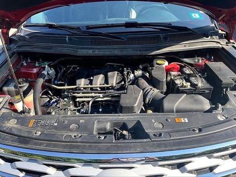 Used 2019 Ford Explorer XLT w/ Equipment Group 202A AWD/4WD image 10
