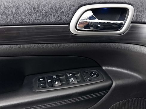 Used 2019 Jeep Grand Cherokee Altitude RWD image 24