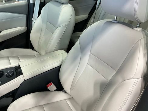 Used 2023 Nissan Rogue SL w/ SL Premium Package image 13