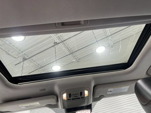 Used 2021 Toyota Highlander XLE AWD/4WD image 21