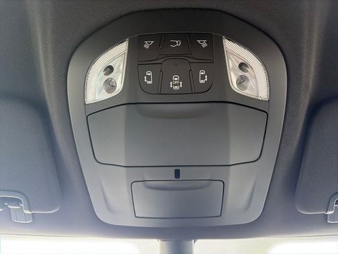 New 2027 Chrysler Pacifica Select FWD image 32