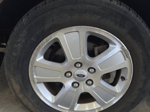 Used 2008 Ford Crown Victoria LX RWD image 10