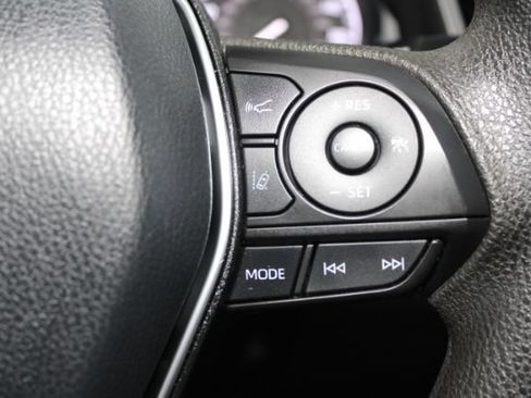 Used 2018 Toyota Camry LE FWD image 17