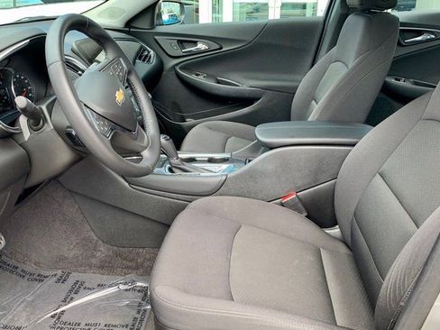 Used 2017 Chevrolet Malibu LT image 17