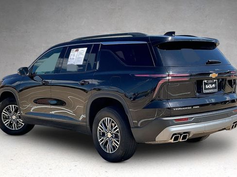 Used 2025 Chevrolet Traverse LT AWD/4WD image 4