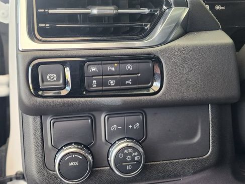Used 2025 GMC Yukon Denali RWD image 28
