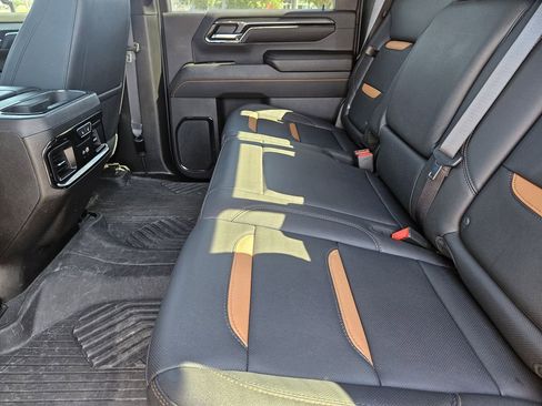 Used 2024 GMC Sierra 2500 AT4 w/ AT4 Premium Plus Package AWD/4WD image 21