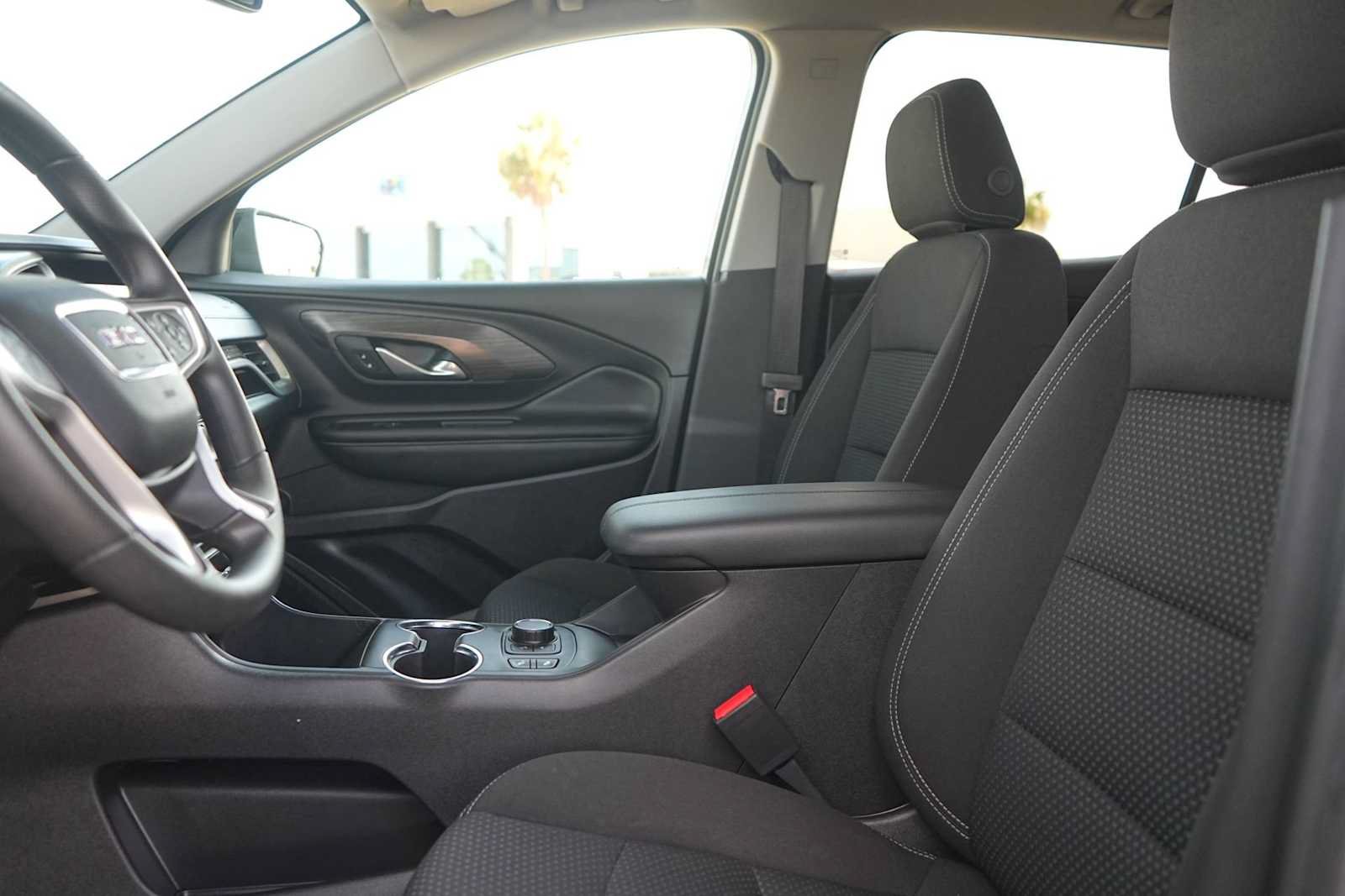 Used 2024 GMC Terrain SLE w/ Driver Convenience Package FWD image 11