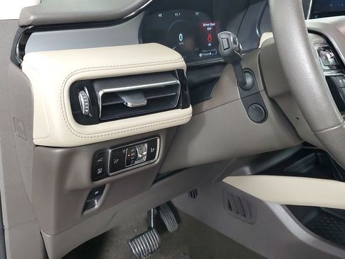 Used 2023 Lincoln Nautilus FWD w/ Premium Package image 31