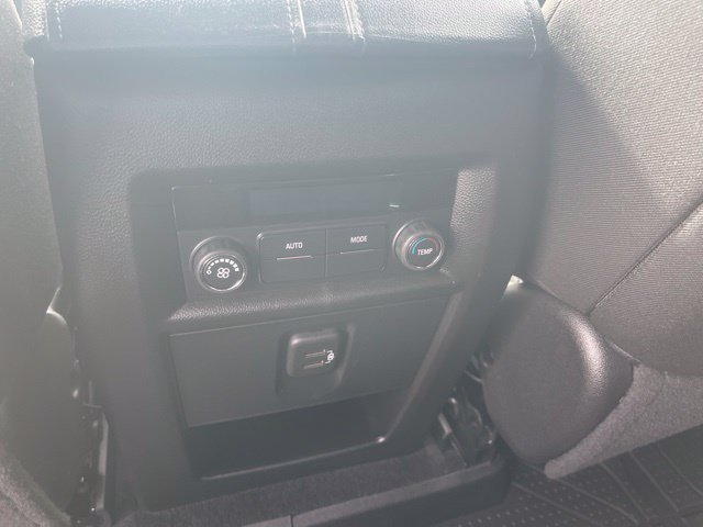 Used 2023 Chevrolet Traverse LT FWD image 20