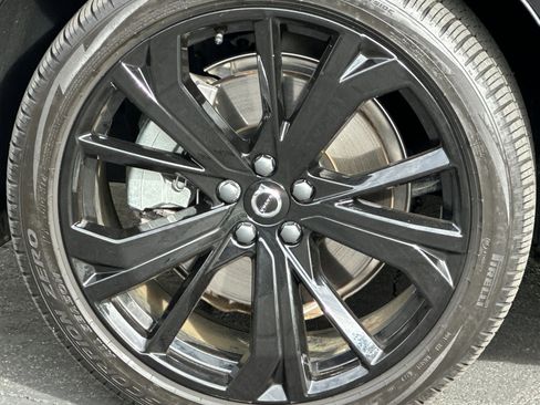 Certified 2024 Volvo XC60 T8 Ultimate w/ Protection Package Premier image 35