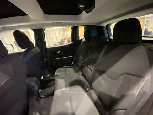 Used 2018 Jeep Renegade Altitude w/ UConnect 8.4 Nav Group image 23