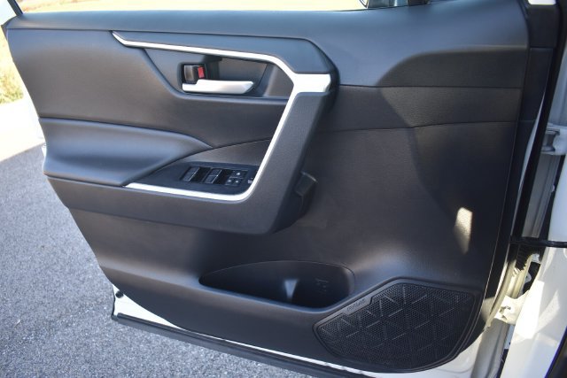 Used 2025 Toyota RAV4 XLE AWD/4WD image 32