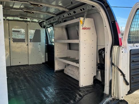 Used 2017 Chevrolet Express 2500 image 16