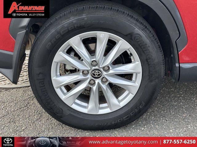 Used 2023 Toyota Corolla Cross LE w/ Moonroof Package AWD/4WD image 12