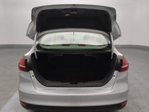 Used 2018 Ford Focus SE w/ SE Appearance Package FWD image 29