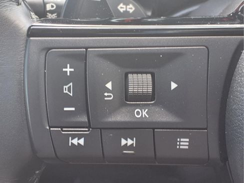 Used 2024 Nissan Pathfinder Platinum FWD image 16