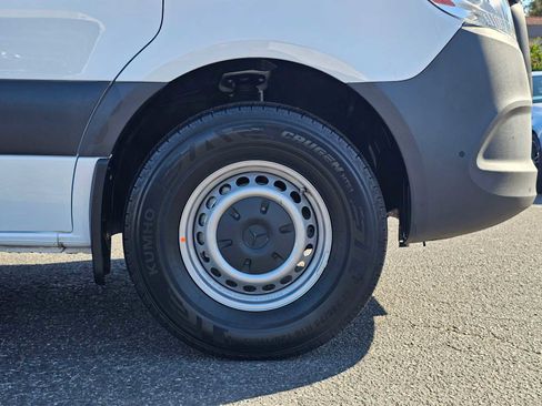 Used 2025 Mercedes-Benz Sprinter 2500 image 9