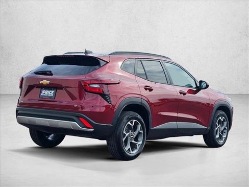 Used 2025 Chevrolet Trax LT w/ LT Convenience Package FWD image 5
