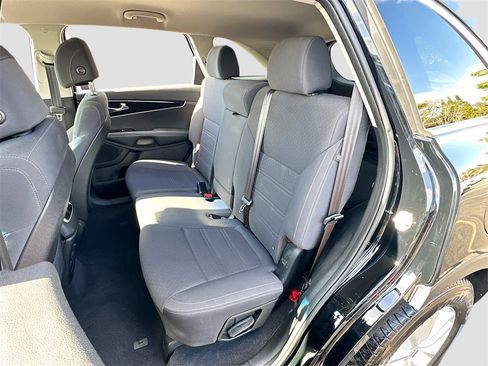 Used 2017 Kia Sorento LX image 22