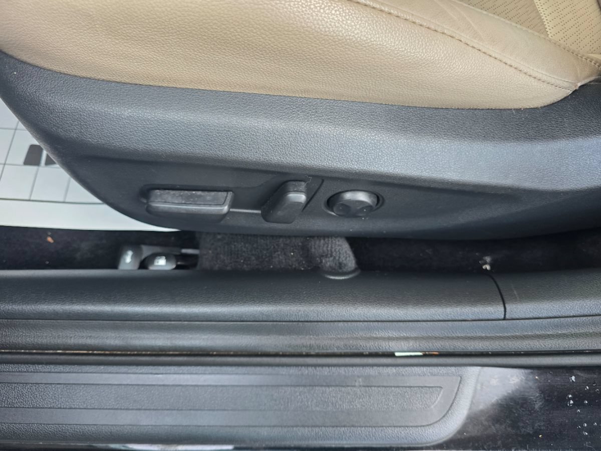Used 2017 Hyundai Elantra Limited FWD image 17