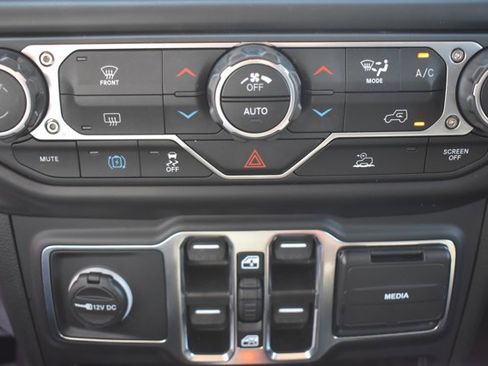 Used 2023 Jeep Wrangler Unlimited AWD/4WD image 25