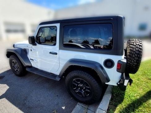 Used 2022 Jeep Wrangler Sport AWD/4WD image 4