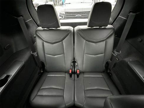 Used 2025 Cadillac XT6 Premium Luxury image 24