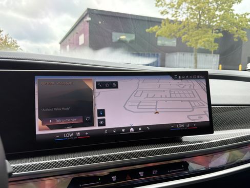 Used 2023 BMW i7 xDrive60 AWD/4WD image 18