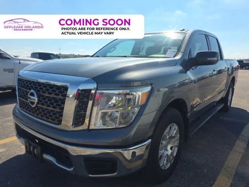 Used 2018 Nissan Titan SV image 1