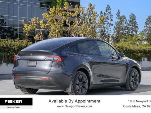 Used 2024 Tesla Model Y Long Range AWD/4WD image 8