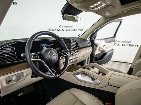 Used 2024 Mercedes-Benz GLS 450 4MATIC image 27